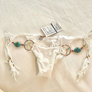 BEACH BUNNY. NWT WHITE RUCHED TINY BIKINI BOTTOMS.